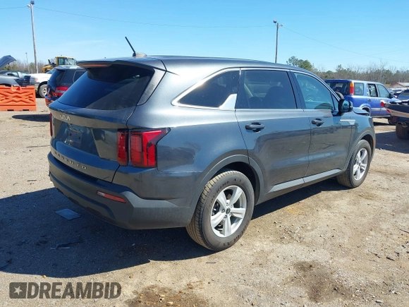 2022 Kia Sorento LX with VIN 5XYRG4LC1NG102859, listed as a IAAI auction lot 41661977 with 96,273 mi miles. Bid and sale history available at carsss.com. Image 4.