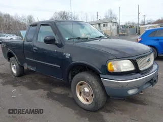 2000 Ford F-150 XL with VIN 1FTRX18WXYNC25817, listed as a IAAI auction lot 41976618 with 148,794 mi miles. Bid and sale history available at carsss.com. Image 1.