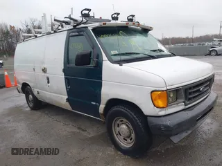2004 Ford Econoline Cargo with VIN 1FTRE14W44HB53758, listed as a IAAI auction lot 40926124 with 139,104 mi miles. Bid and sale history available at carsss.com. Image 1.