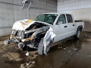 2005 Dodge Dakota SLT z VIN 1D7HW48K55S318471, wystawiony jako Copart lot #88230155 z przebiegiem 201 713 mil mil oraz Czysty tytuł • Clean title. Historia ofert i sprzedaży dostępna na DreamBid. Obrazek 1.