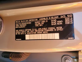 2024 Volvo XC40 Plus Bright Theme с VIN YV4L12UE4R2293380, выставлен на аукционе Copart как лот 87645985 с пробегом 12 288 миль миль и Списание • Salvage title. История ставок и продаж доступна на DreamBid. Изображение 16.