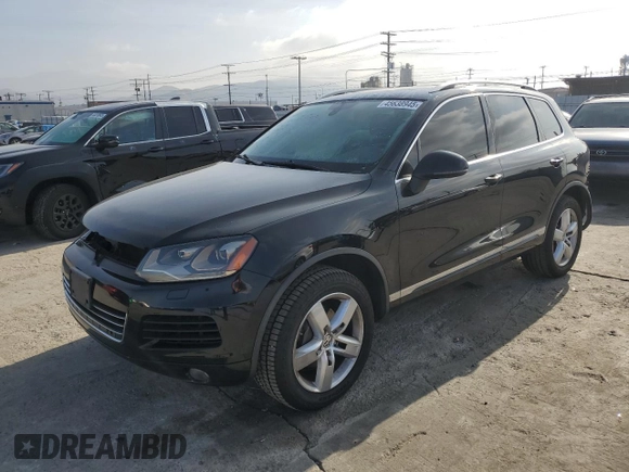 2012 Volkswagen Touareg Sport z VIN WVGEF9BP8CD008746, wystawiony jako Copart lot #45638945 z przebiegiem 138 945 mil mil oraz Szkoda całkowita • Salvage title. Historia ofert i sprzedaży dostępna na DreamBid. Obrazek 1.