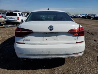 2018 Volkswagen Passat S z VIN 1VWAA7A32JC003739, wystawiony jako Copart lot #54166125 z przebiegiem 74 957 mil mil oraz Szkoda całkowita • Salvage title. Historia ofert i sprzedaży dostępna na DreamBid. Obrazek 6.
