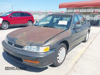 1996 Honda Accord LX with VIN 1HGCD5633TA286104, listed as a IAAI auction lot 42004112 with 186,586 mi miles and . Bid and sale history available at carsss.com. Image 2.