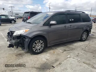 2020 Toyota Sienna XLE Auto Access Seat with VIN 5TDYZ3DC5LS054345, listed as a Copart auction lot 44505715 with 261,275 mi miles and Salvage Title. Bid and sale history available at carsss.com. Image 1.