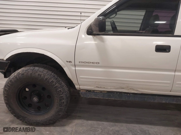 1998 Isuzu Rodeo S with VIN 4S2CM58W8W4363868, listed as a IAAI auction lot 42073264 with 204,885 mi miles. Bid and sale history available at carsss.com. Image 6.