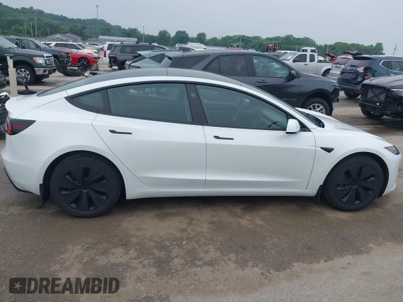 2025 Tesla Model 3 Long Range с VIN 5YJ3E1EB5SF893625, выставлен на аукционе IAAI как лот 42476724 с пробегом 4 445 миль миль и . История ставок и продаж доступна на DreamBid. Изображение 13.