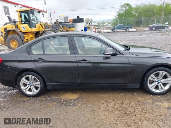 2016 BMW 3 Series 328i z VIN WBA8E9G52GNT45955, wystawiony jako IAAI lot #42051162 z przebiegiem 85 791 mil mil oraz . Historia ofert i sprzedaży dostępna na DreamBid. Obrazek 14.