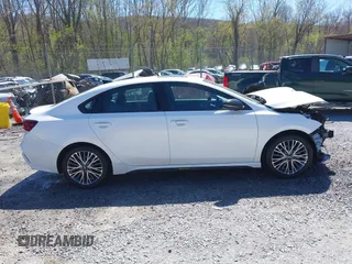 2022 Kia Forte GT-Line with VIN 3KPF54AD9NE502508, listed as a IAAI auction lot 42040553 with 31,652 mi miles and . Bid and sale history available at carsss.com. Image 13.