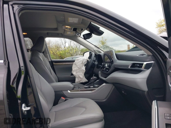 2023 Toyota Highlander L with VIN 5TDKDRAH5PS041799, listed as a IAAI auction lot 40872394 with 18,641 mi miles and . Bid and sale history available at DreamBid. Image 5.