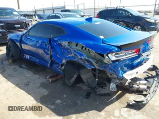 2018 Chevrolet Camaro 2SS z VIN 1G1FG1R77J0179000, wystawiony jako IAAI lot #42012808 z przebiegiem 32 013 mil mil oraz . Historia ofert i sprzedaży dostępna na DreamBid. Obrazek 6.