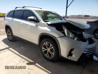 2019 Toyota Highlander LE z VIN 5TDZZRFH1KS367536, wystawiony jako Copart lot #55051045 z przebiegiem 67 732 mil mil oraz Szkoda całkowita • Salvage title. Historia ofert i sprzedaży dostępna na DreamBid. Obrazek 4.