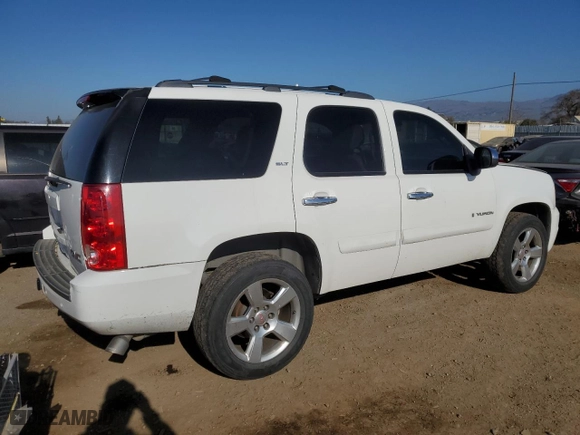 2008 GMC Yukon SLT w/4SA with VIN 1GKFK13028J192313, listed as a Copart auction lot 89207235 with 240,812 mi miles and Salvage Title. Bid and sale history available at carsss.com. Image 3.