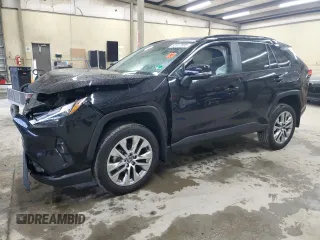 2024 Toyota RAV4 XLE Premium z VIN 2T3A1RFV7RC418168, wystawiony jako Copart lot #52617895 z przebiegiem 11 602 mil mil oraz Szkoda całkowita • Salvage title. Historia ofert i sprzedaży dostępna na DreamBid. Obrazek 1.