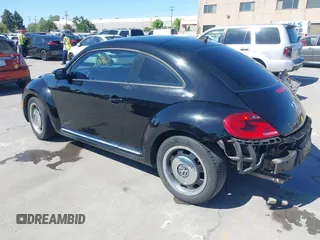2013 Volkswagen Beetle 2.5L z VIN 3VWJP7AT7DM612357, wystawiony jako IAAI lot #42309682 z przebiegiem 52 063 mil mil oraz . Historia ofert i sprzedaży dostępna na DreamBid. Obrazek 3.