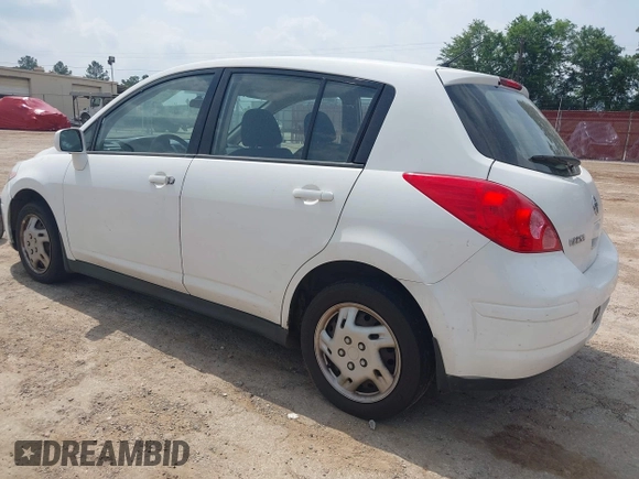 2011 Nissan Versa S z VIN 3N1BC1CPXBL442520, wystawiony jako IAAI lot #42308421 z przebiegiem 143 556 mil mil oraz . Historia ofert i sprzedaży dostępna na DreamBid. Obrazek 3.