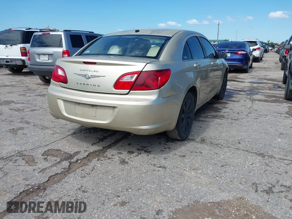2010 Chrysler Sebring Limited z VIN 1C3CC5FBXAN158851, wystawiony jako IAAI lot #42169725 z przebiegiem 200 721 mil mil oraz . Historia ofert i sprzedaży dostępna na DreamBid. Obrazek 4.