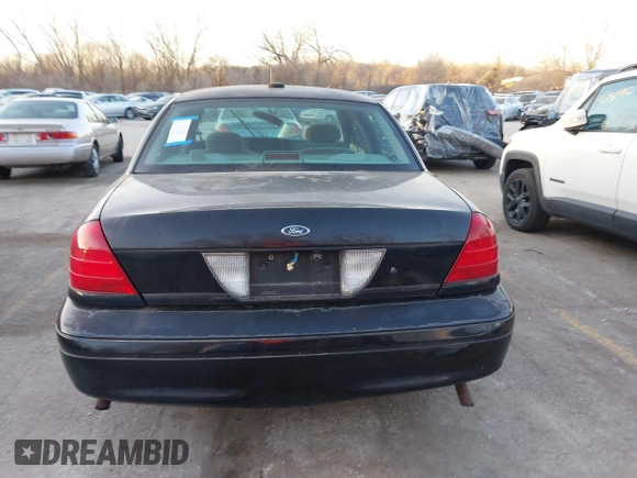 2001 Ford Crown Victoria Police Interceptor z VIN 2FAFP71W91X190763, wystawiony jako IAAI lot #41781221 z przebiegiem 181 087 mil mil oraz . Historia ofert i sprzedaży dostępna na DreamBid. Obrazek 17.