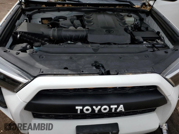 2018 Toyota 4Runner SR5 z VIN JTEBU5JR5J5497862, wystawiony jako Copart lot #59204945 z przebiegiem 50 602 mil mil oraz Szkoda całkowita • Salvage title. Historia ofert i sprzedaży dostępna na DreamBid. Obrazek 12.