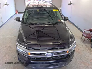 2024 Ford Expedition XLT z VIN 1FMJU1J89REA08550, wystawiony jako IAAI lot #42494046 z przebiegiem 52 118 mil mil oraz . Historia ofert i sprzedaży dostępna na DreamBid. Obrazek 10.