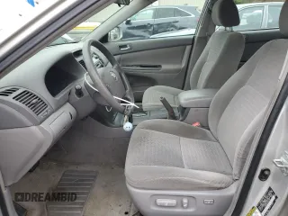 2005 Toyota Camry STD z VIN 4T1BE32K15U979470, wystawiony jako Copart lot #53519575 z przebiegiem 120 213 mil mil oraz Szkoda całkowita • Salvage title. Historia ofert i sprzedaży dostępna na DreamBid. Obrazek 7.
