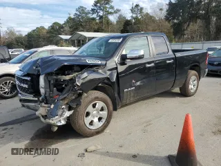 2022 Ram 1500 Big Horn z VIN 1C6RREBGXNN273923, wystawiony jako Copart lot #43016785 z przebiegiem 63 081 mil mil oraz Szkoda całkowita • Salvage title. Historia ofert i sprzedaży dostępna na DreamBid. Obrazek 1.