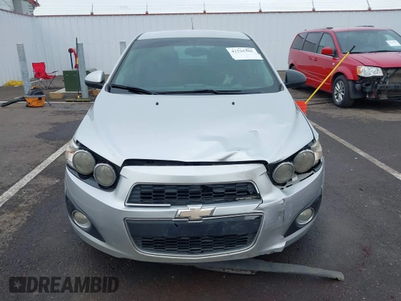2015 Chevrolet Sonic LTZ z VIN 1G1JE5SB4F4108360, wystawiony jako IAAI lot #41526362 z przebiegiem 157 226 mil mil oraz . Historia ofert i sprzedaży dostępna na DreamBid. Obrazek 12.