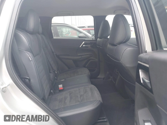 2024 Mitsubishi Outlander SE z VIN JA4J3VA83RZ068485, wystawiony jako IAAI lot #42483073 z przebiegiem 28 120 mil mil oraz . Historia ofert i sprzedaży dostępna na DreamBid. Obrazek 8.