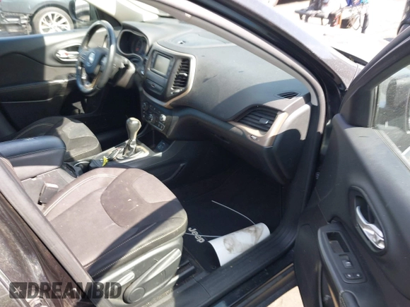 2015 Jeep Cherokee Latitude with VIN 1C4PJLCB9FW627909, listed as a IAAI auction lot 42034667 with 131,739 mi miles and . Bid and sale history available at carsss.com. Image 5.