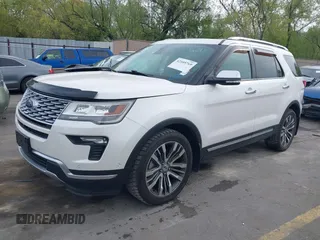 2018 Ford Explorer Platinum z VIN 1FM5K8HT1JGA62332, wystawiony jako IAAI lot #42105769 z przebiegiem 86 159 mil mil oraz . Historia ofert i sprzedaży dostępna na DreamBid. Obrazek 2.