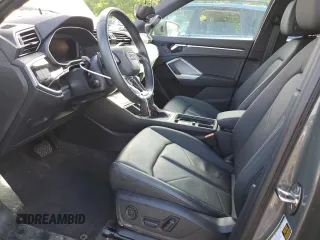 2024 Audi Q3 S line Premium z VIN WA1DECF35R1028206, wystawiony jako Copart lot #56335225 z przebiegiem 19 375 mil mil oraz Szkoda całkowita • Salvage title. Historia ofert i sprzedaży dostępna na DreamBid. Obrazek 7.