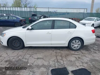 2011 Volkswagen Jetta SE z VIN 3VWDZ7AJ5BM340832, wystawiony jako IAAI lot #42043070 z przebiegiem 113 790 mil mil oraz . Historia ofert i sprzedaży dostępna na DreamBid. Obrazek 14.