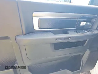 2023 Ram 1500 Tradesman z VIN 3C6JR6DG6PG541121, wystawiony jako IAAI lot #42516901 z przebiegiem 55 607 mil mil oraz . Historia ofert i sprzedaży dostępna na DreamBid. Obrazek 5.