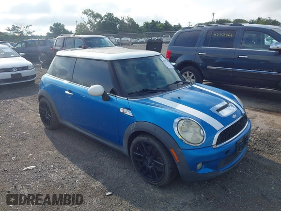 2008 MINI Hardtop S z VIN WMWMF73548TT91208, wystawiony jako IAAI lot #42747902 z przebiegiem 137 214 mil mil oraz . Historia ofert i sprzedaży dostępna na DreamBid. Obrazek 1.