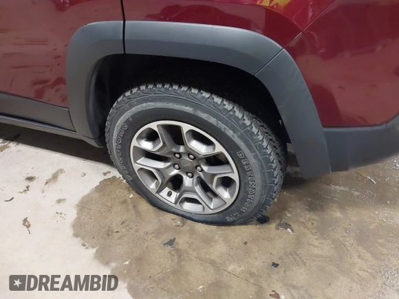 2020 Jeep Cherokee Trailhawk с VIN 1C4PJMBX2LD613814, выставлен на аукционе IAAI как лот 41253162 с пробегом 55 002 миль миль и . История ставок и продаж доступна на DreamBid. Изображение 20.