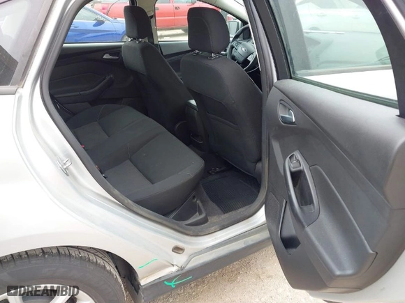 2018 Ford Focus SE with VIN 1FADP3F28JL251006, listed as a IAAI auction lot 41644664 with NaN miles. Bid and sale history available at carsss.com. Image 8.