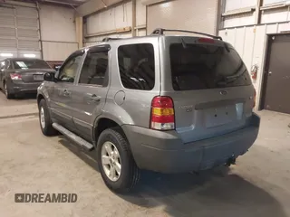 2007 Ford Escape XLT with VIN 1FMYU93167KB35526, listed as a IAAI auction lot 41364037 with 145,594 mi miles. Bid and sale history available at carsss.com. Image 3.