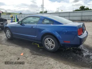 2007 Ford Mustang Deluxe z VIN 1ZVFT80NX75255793, wystawiony jako Copart lot #58993805 z przebiegiem 159 882 mil mil oraz Szkoda całkowita • Salvage title. Historia ofert i sprzedaży dostępna na DreamBid. Obrazek 2.