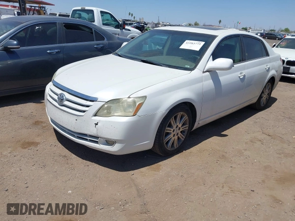 2005 Toyota Avalon XL z VIN 4T1BK36BX5U025674, wystawiony jako IAAI lot #42283773 z przebiegiem 169 604 mil mil oraz . Historia ofert i sprzedaży dostępna na DreamBid. Obrazek 2.