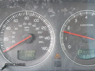 2005 Volvo XC90 with VIN YV1CZ592251168352, listed as a IAAI auction lot 42083311 with 210,444 mi miles. Bid and sale history available at carsss.com. Image 7.