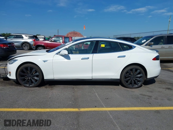 2013 Tesla Model S Performance с VIN 5YJSA1CP1DFP06681, выставлен на аукционе IAAI как лот 42438892 с пробегом 108 926 миль миль и . История ставок и продаж доступна на DreamBid. Изображение 14.