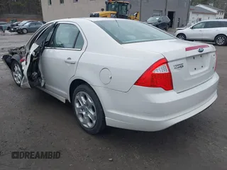 2010 Ford Fusion SE z VIN 3FAHP0HA2AR235714, wystawiony jako IAAI lot #41690933 z przebiegiem Nie podano mil oraz . Historia ofert i sprzedaży dostępna na DreamBid. Obrazek 3.