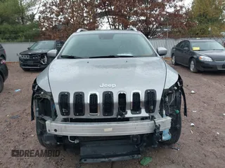 2014 Jeep Cherokee Limited with VIN 1C4PJMDS3EW280399, listed as a IAAI auction lot 40737977 with 131,595 mi miles. Bid and sale history available at carsss.com. Image 12.