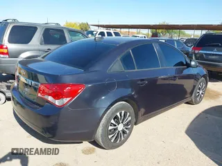 2015 Chevrolet Cruze LS z VIN 1G1PA5SG9F7251966, wystawiony jako IAAI lot #41959172 z przebiegiem 162 808 mil mil oraz . Historia ofert i sprzedaży dostępna na DreamBid. Obrazek 4.