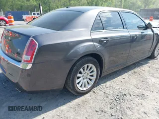 2014 Chrysler 300 z VIN 2C3CCAAG1EH212760, wystawiony jako IAAI lot #42139245 z przebiegiem 129 868 mil mil oraz . Historia ofert i sprzedaży dostępna na DreamBid. Obrazek 4.