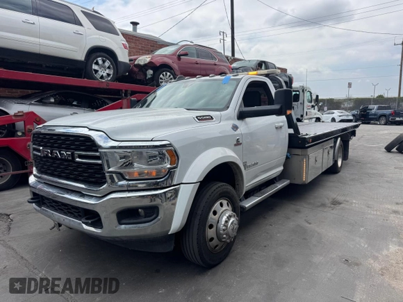 2022 Ram 5500 Tradesman z VIN 3C7WRNDL2NG103315, wystawiony jako Copart lot #59128405 z przebiegiem 125 574 mil mil oraz Czysty tytuł • Clean title. Historia ofert i sprzedaży dostępna na DreamBid. Obrazek 2.