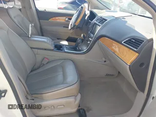 2013 Lincoln MKX with VIN 2LMDJ8JK2DBL19143, listed as a IAAI auction lot 41824677 with 172,336 mi miles. Bid and sale history available at carsss.com. Image 5.