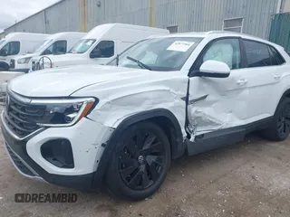 2024 Volkswagen Atlas SE с VIN 1V2HE2CAXRC235388, выставлен на аукционе IAAI как лот 42077564 с пробегом 18 582 миль миль и . История ставок и продаж доступна на DreamBid. Изображение 6.