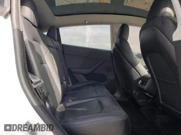 2024 Tesla Model Y Long Range with VIN 7SAYGDEE1RA234401, listed as a Copart auction lot 44199495 with 17,900 mi miles and Clean Title. Bid and sale history available at DreamBid. Image 11.