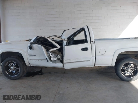 2005 Chevrolet Silverado 1500HD LT z VIN 1GCGK13U25F921945, wystawiony jako IAAI lot #41688949 z przebiegiem 250 734 mil mil oraz . Historia ofert i sprzedaży dostępna na DreamBid. Obrazek 13.
